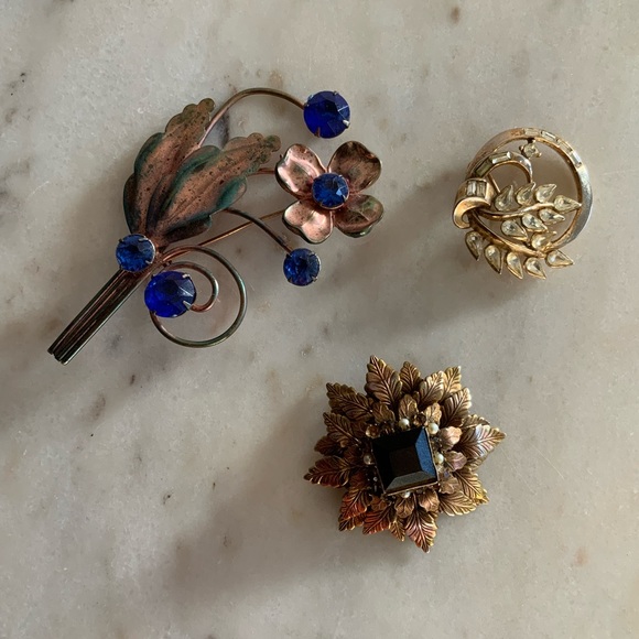 Blue Floral Brooch - Picture 8 of 9